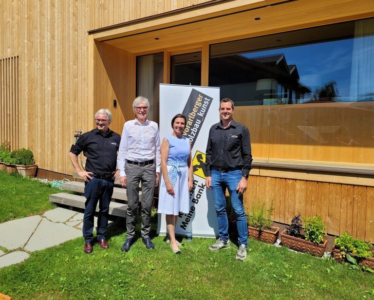 Matthias Ammann, Wilfried Hopfner, Tamara Riedmann und Werner Flatz (v.l.n.r.) sprachen über den Holzbau in Vorarlberg. <span class="copyright">Steinlechner</span>