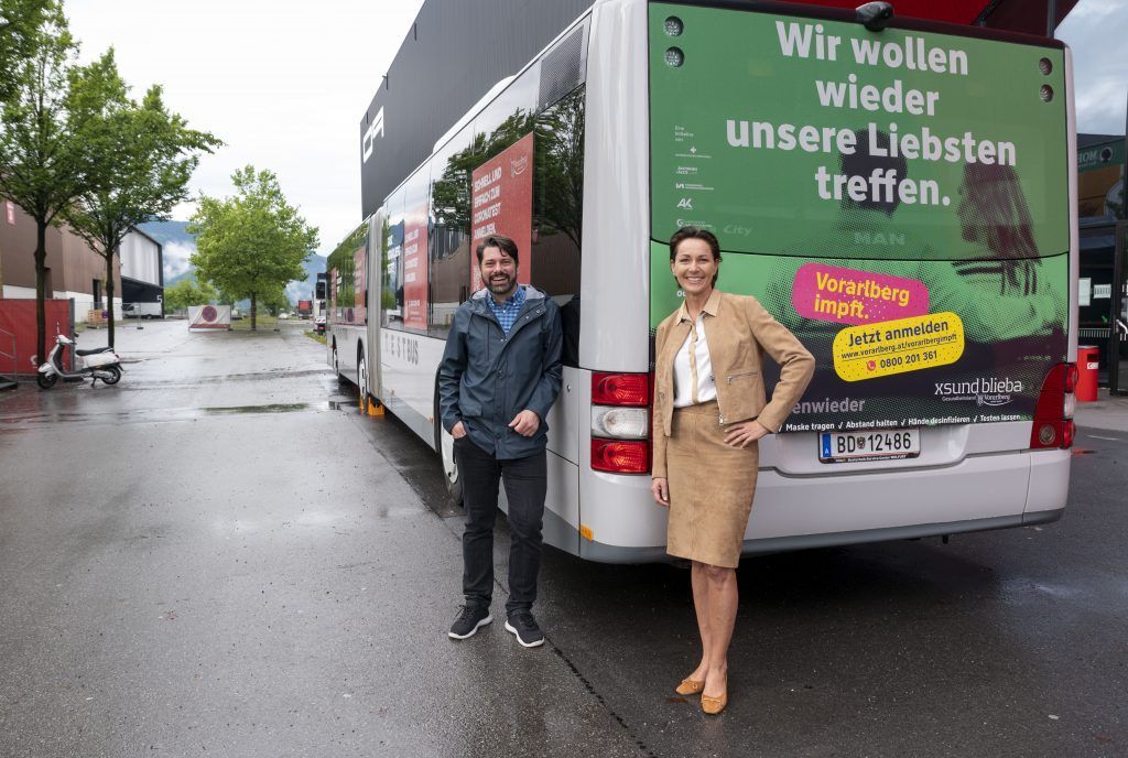 Impfbus macht im Wald halt