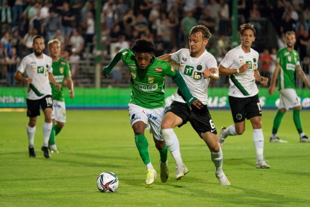 Austria siegt in emotionalem Flutlichtspiel