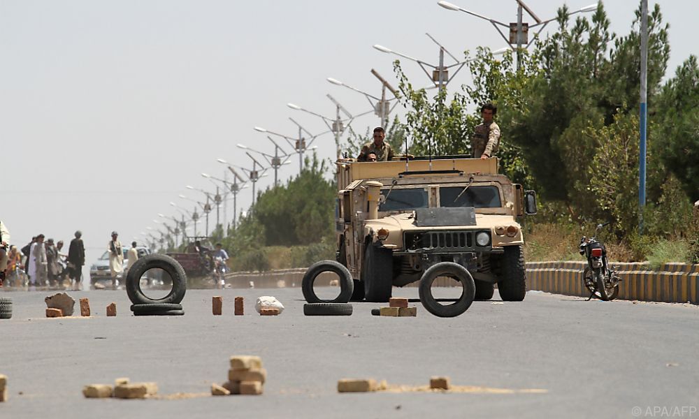 Taliban eroberten Provinzhauptstädte
