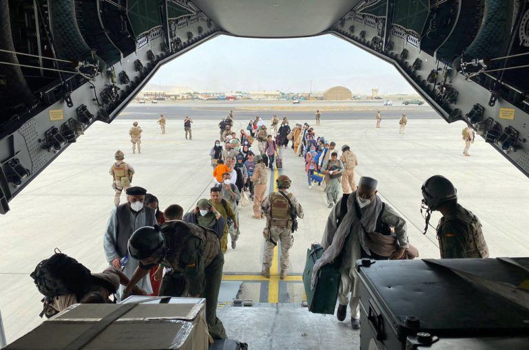 Tausende Menschen versuchen derzeit nach der Machtübernahme der Taliban aus Afghanistan zu flüchten. <span class="copyright">AFP</span>