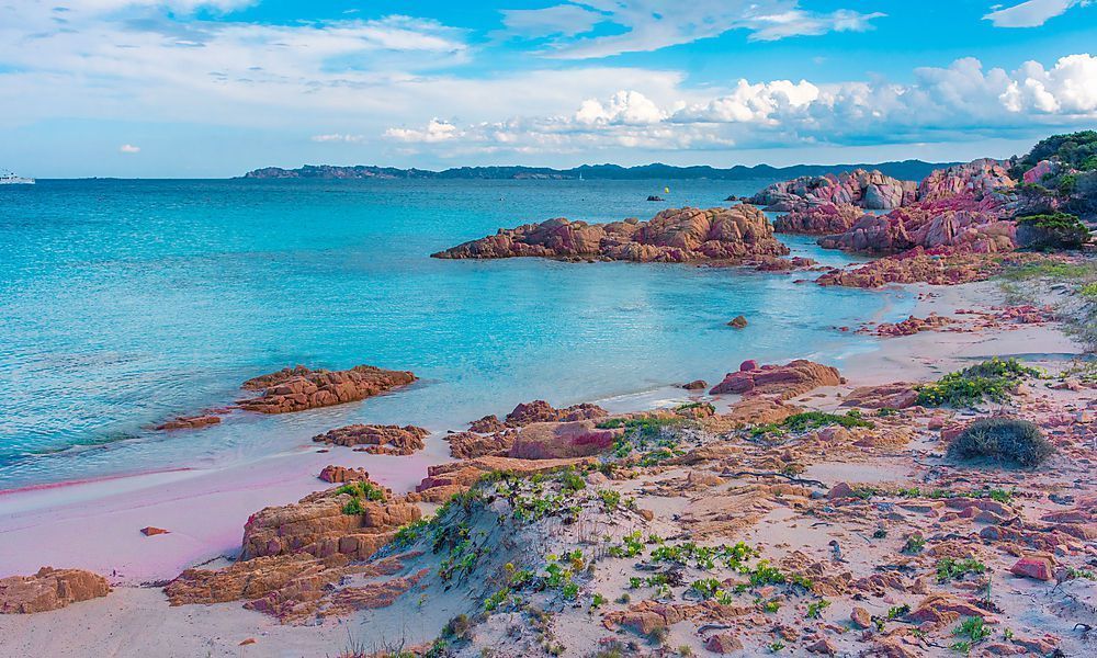 Rosaroter Strand wir jetzt mit Kameras überwacht
