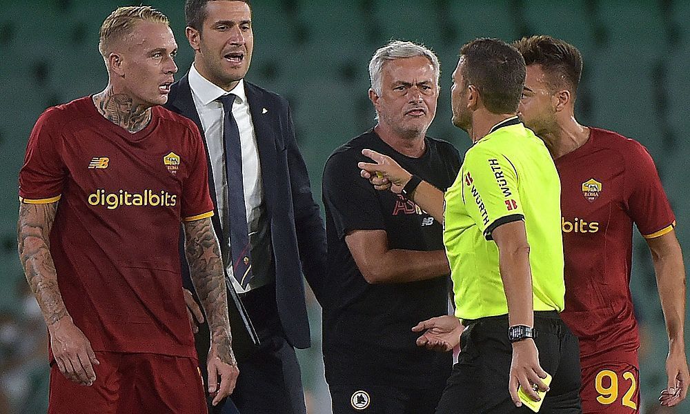 Mourinho rastet aus und sieht Rot