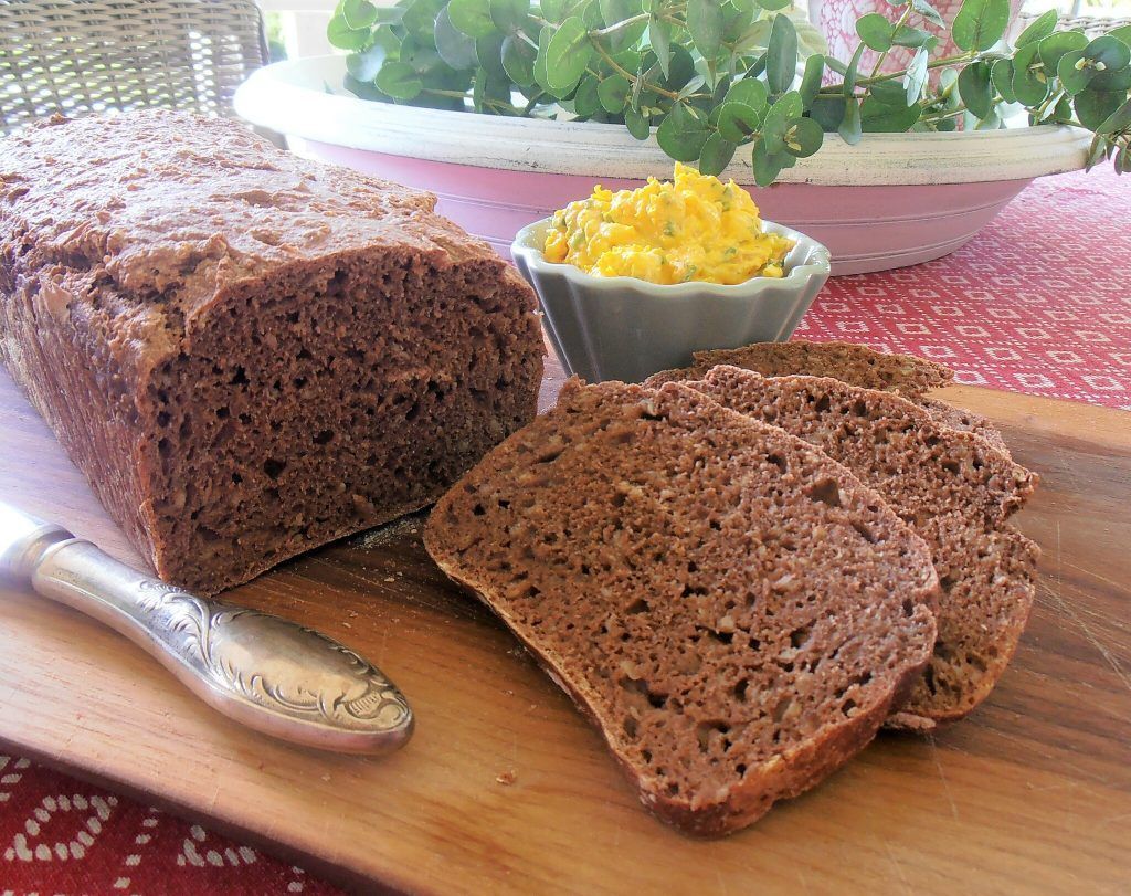 Vollkornbrot mit Kürbisfrischkäse