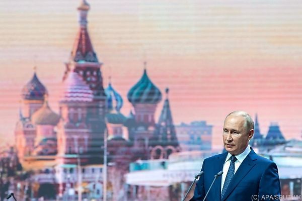 Putin nach Kontakt zu Corona-Infizierten in Selbstisolation