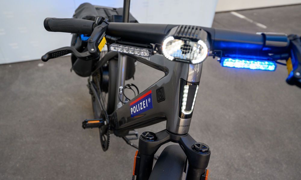 Polizei testet flotte Bikes mit Blaulicht