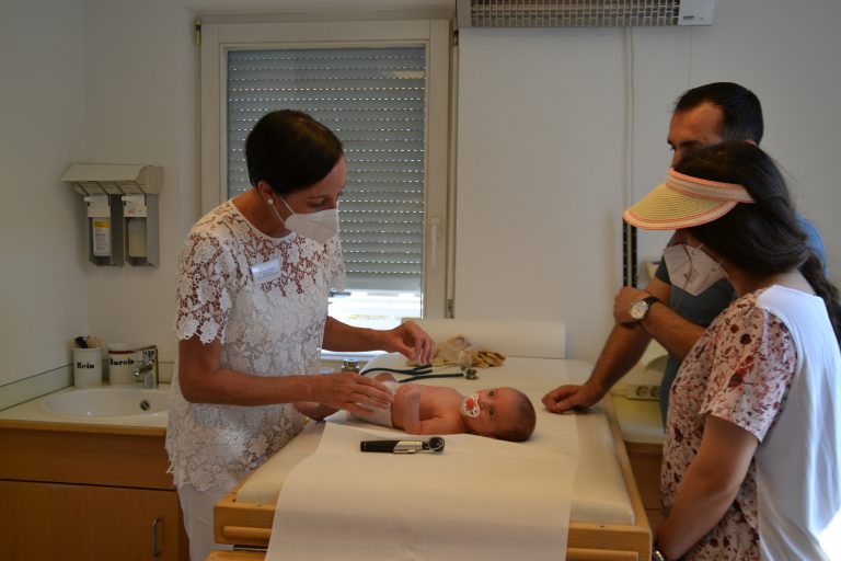 Kinderärztin Nicole Häle ist derzeit einzige Kinder-Kassenärztin in Feldkirch. Eine zweite Vertragsarztstelle ist seit mehr als einem Jahr nicht besetzt.
