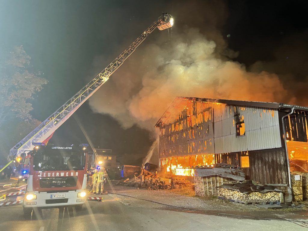 Gebäude in Lustenau ging in Flammen auf