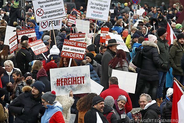 Zehntausende bei Demos in Klagenfurt, Graz und St. Pölten