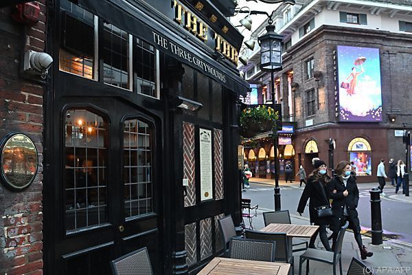 Britische Pubs leiden unter Pandemie &#8211; Sorge wegen Omikron