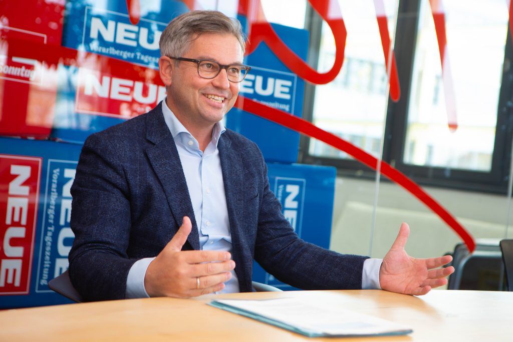 Auf leisen Sohlen ins Finanzministerium