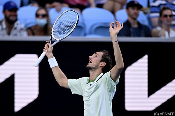 Medwedew mit einiger Mühe ins Melbourne-Viertelfinale