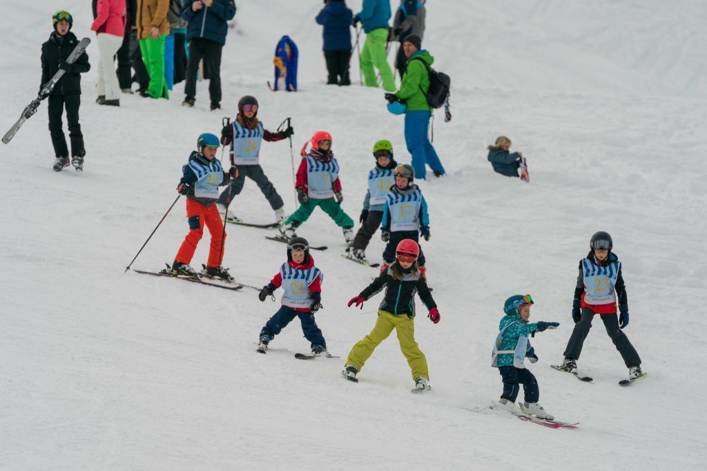 Skischüler kurvten wieder über die Pisten