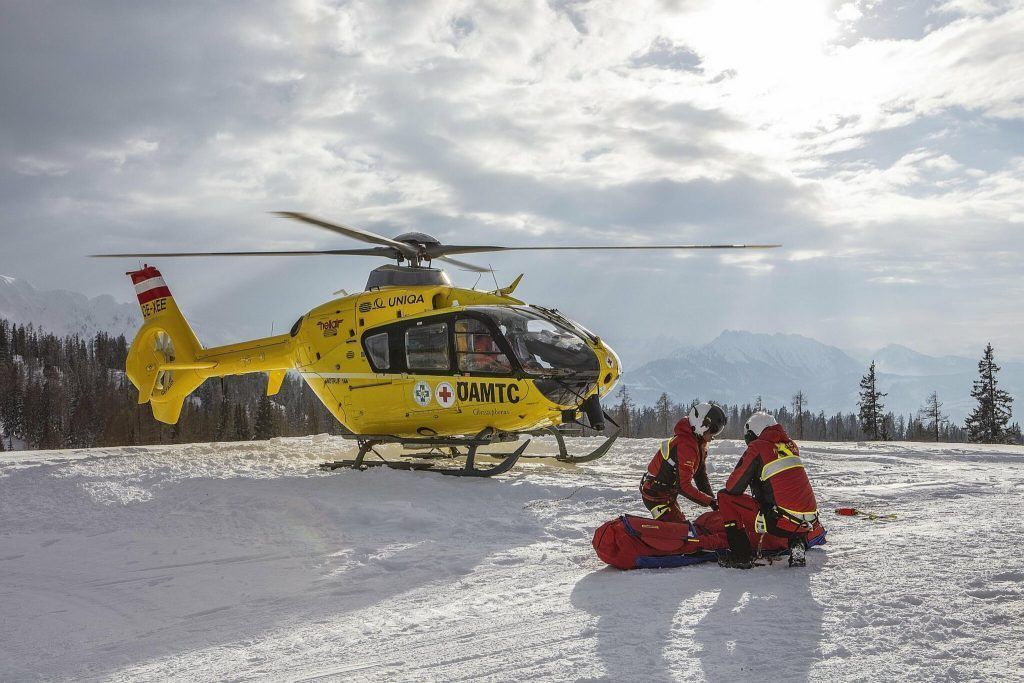 Schwer verletzter Skifahrer auf Piste reanimiert