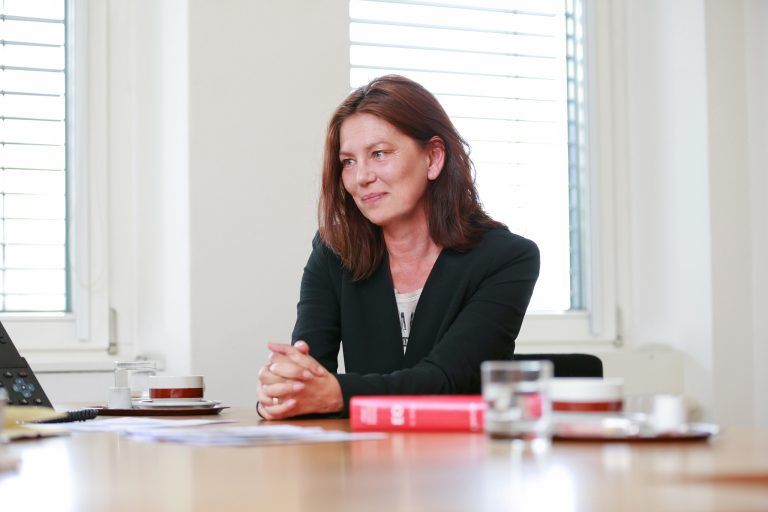 Heidi Lorenzi leitet den Fachbereich Wohnen beim ifs und damit auch die Kompetenzstelle für Siedlungsarbeit. <span class="copyright">Eva Rauch</span>