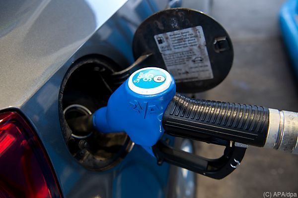 Inflation zog im Februar kräftig weiter an
