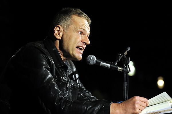 Wolf Haas stürmt deutsche Bestseller-Charts