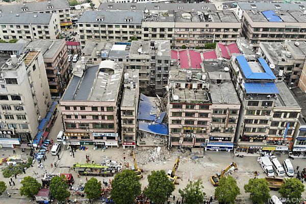 Verschüttete und Vermisste nach Gebäudeeinsturz in China