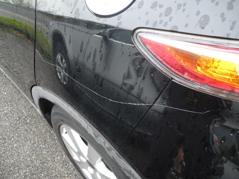Die Angeklagte zerkratzte unter anderem Autos. <span class="copyright">LPD/Symbolbild</span>