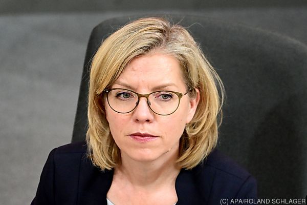 Gewessler: Österreich will russisches Öl-Embargo mittragen