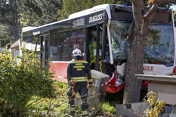 Schwerer Unfall mit Öffi-Bus in Wien: Sieben Verletzte