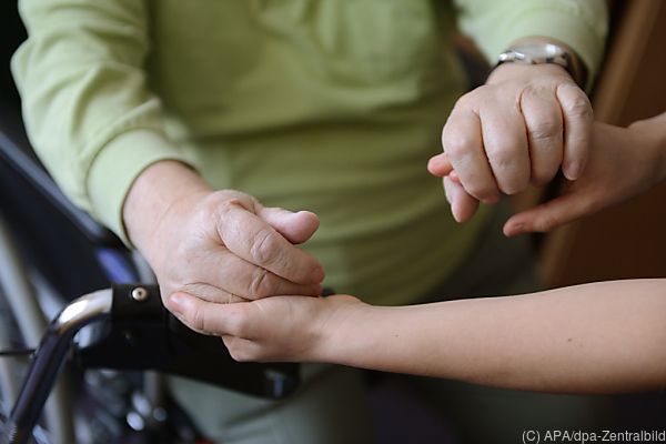 Caritas will Ausbildungsoffensive gegen &#8220;Pflege-Katastrophe&#8221;