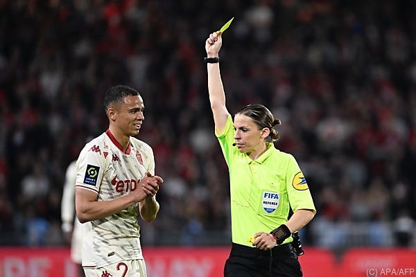 Erstmals Schiedsrichterinnen bei Fußball-WM