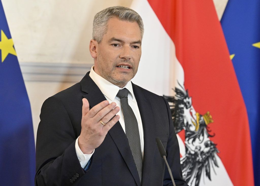 Nehammer baut Kabinett um