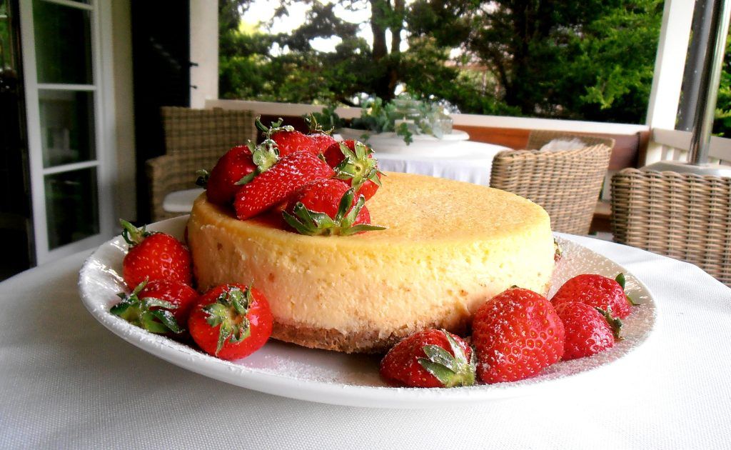 Cremiger Cheesecake mit Erdbeeren
