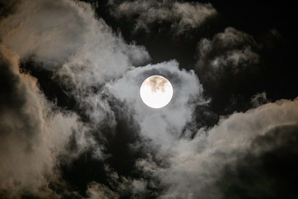 Hat der Mond eine Atmosphäre?