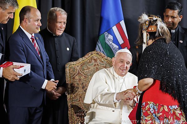 Papst Franziskus trifft in Kanada Ureinwohner