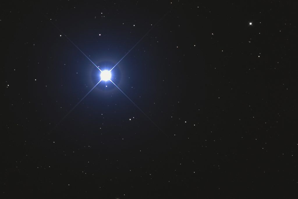 Wega: ein „staubiger“ Stern