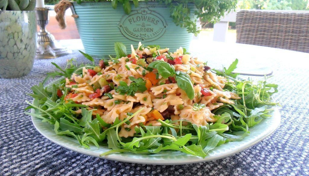 Mediterraner Pastasalat