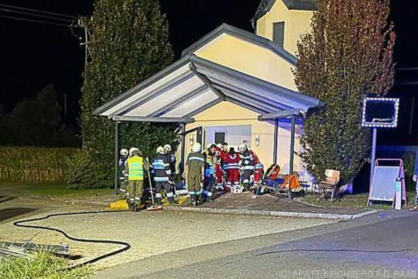 Autolenker raste in der Steiermark durch Tür in Kapelle