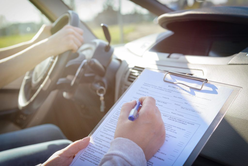 Lange Wartezeiten in manchen Fahrschulen