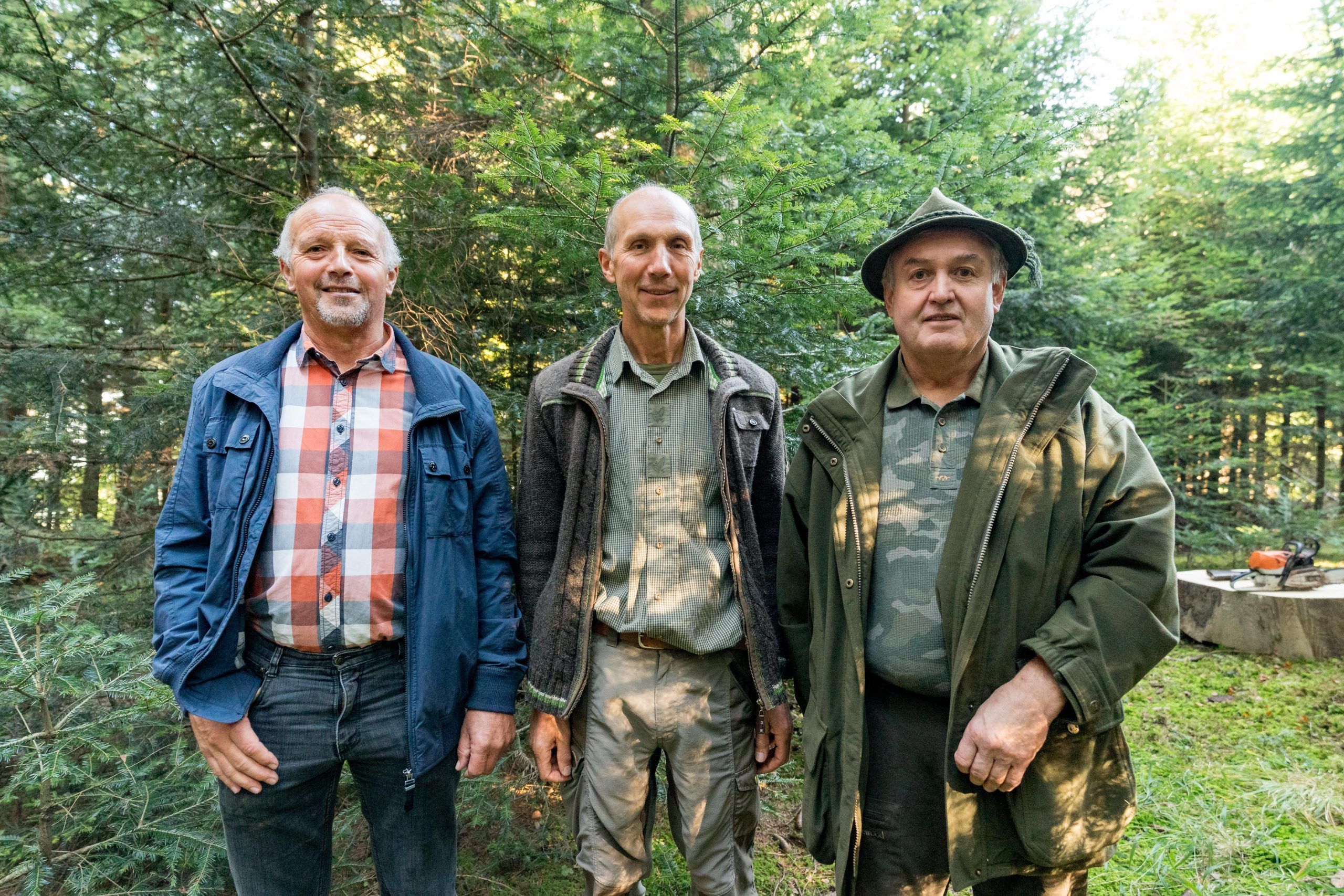 Georg Nenning (Waldverein Vorarlberg), Helmut Gmeiner (Jagdgenossenschaft Möggers) und Wolfgang Schneider (Jagdaufseher der Jagdgenossenschaft Möggers). <span class="copyright">stiplovsek</span>