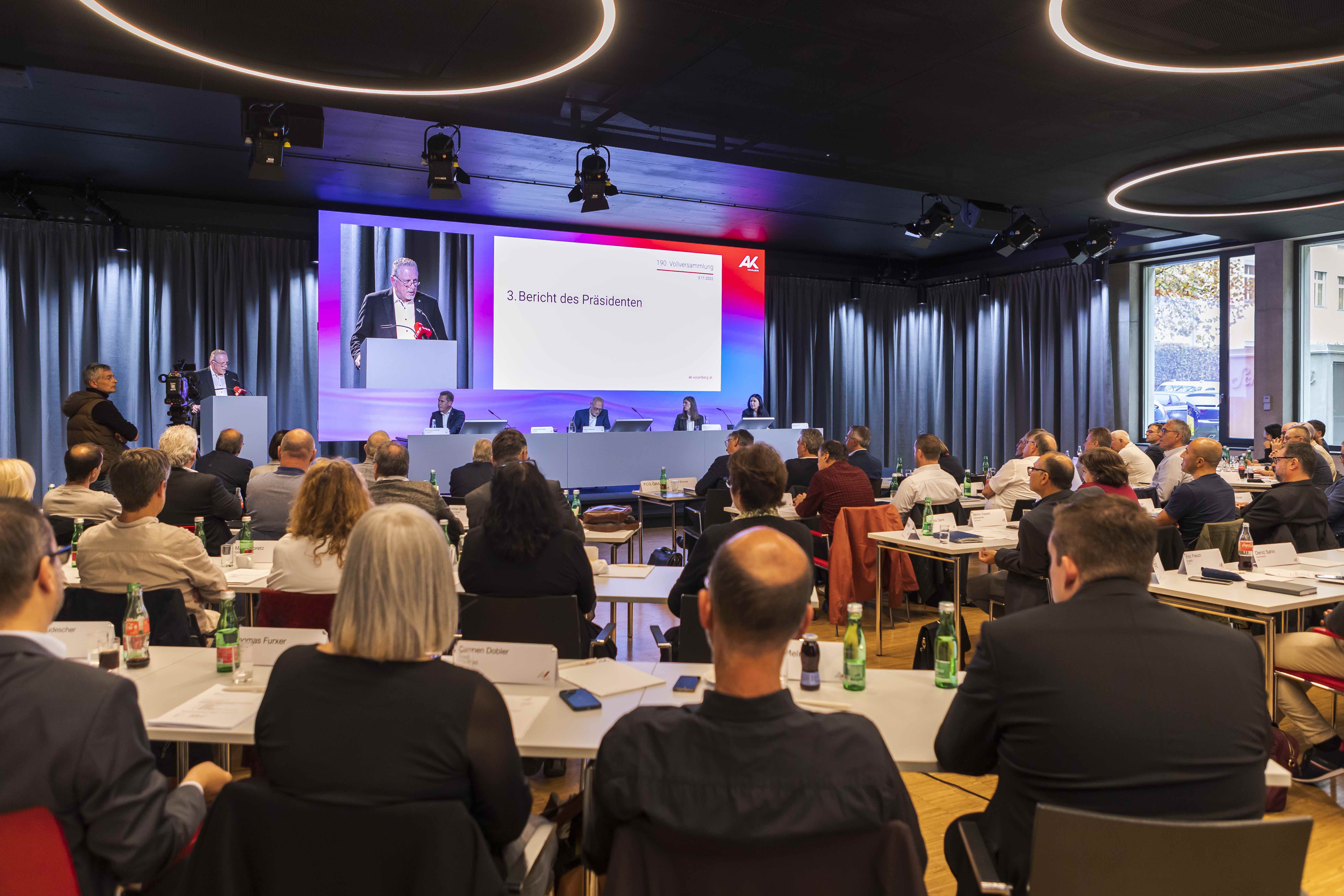 Breite Zustimmung und drei Flaschen Wein