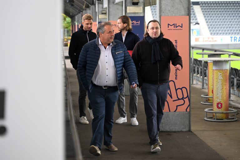 Präsident Peter Pfanner (vorne links) mit Chef-Scout Wolfgang Meier (vorne rechts), Philipp Netzer (h.l.) und Georg Festetics (h.r.). <span class="copyright">GEPA / Lerch</span>