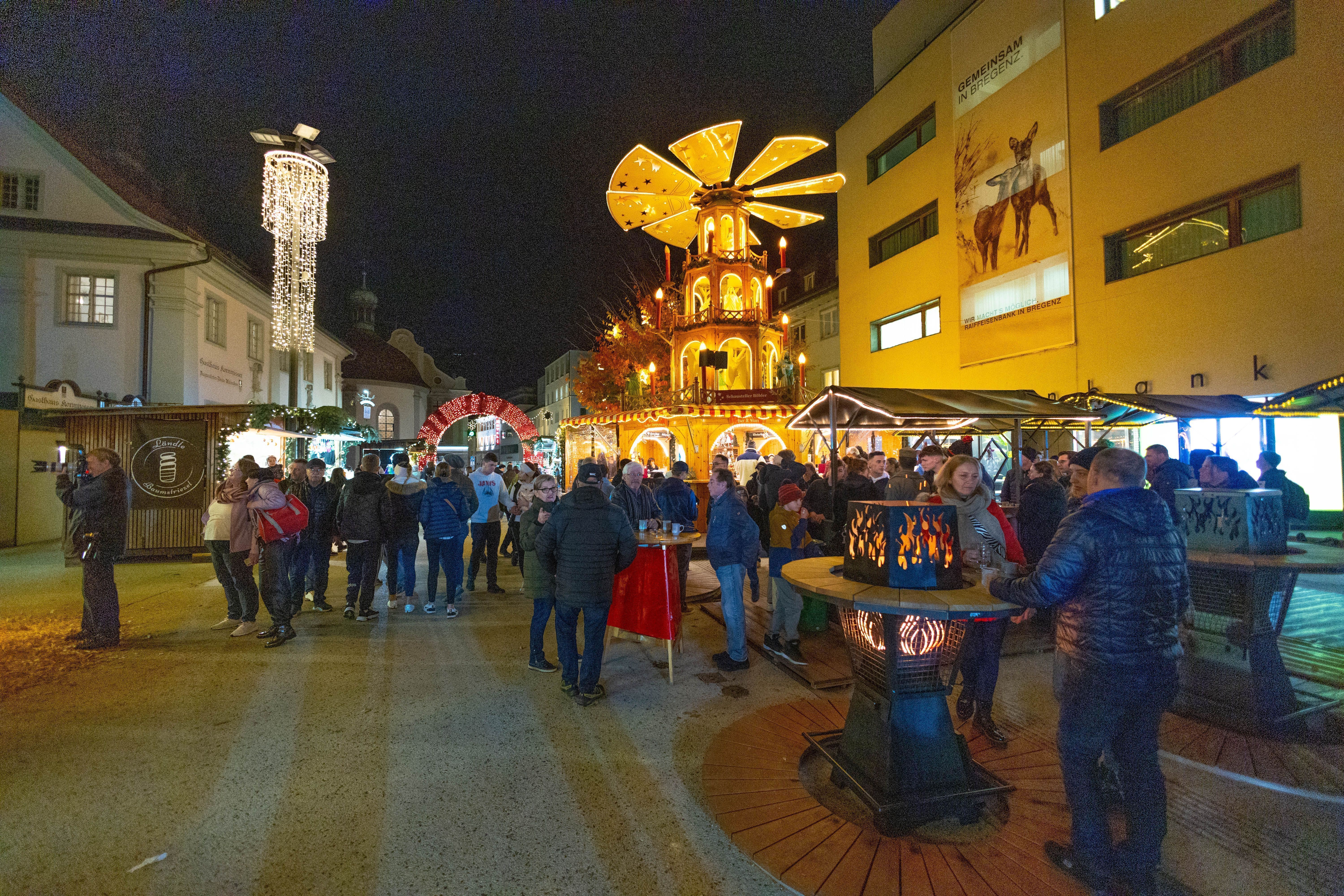 Der Bregenzer Weihnachtsmarkt war der erste, der geöffnet hatte. <span class="copyright">Hartinger</span>
