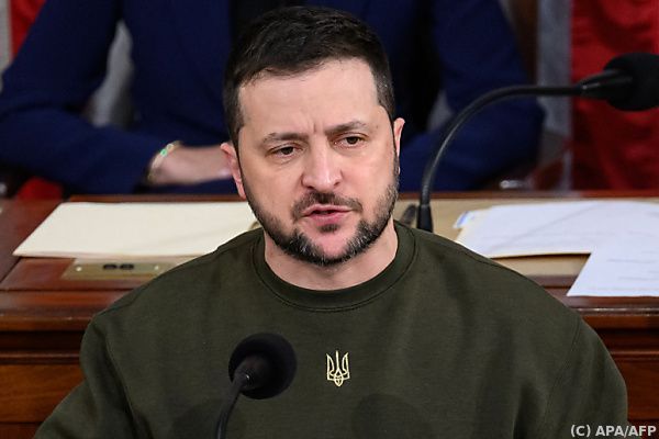 Selenskyj wieder in Kiew: &#8220;Arbeiten für den Sieg&#8221;