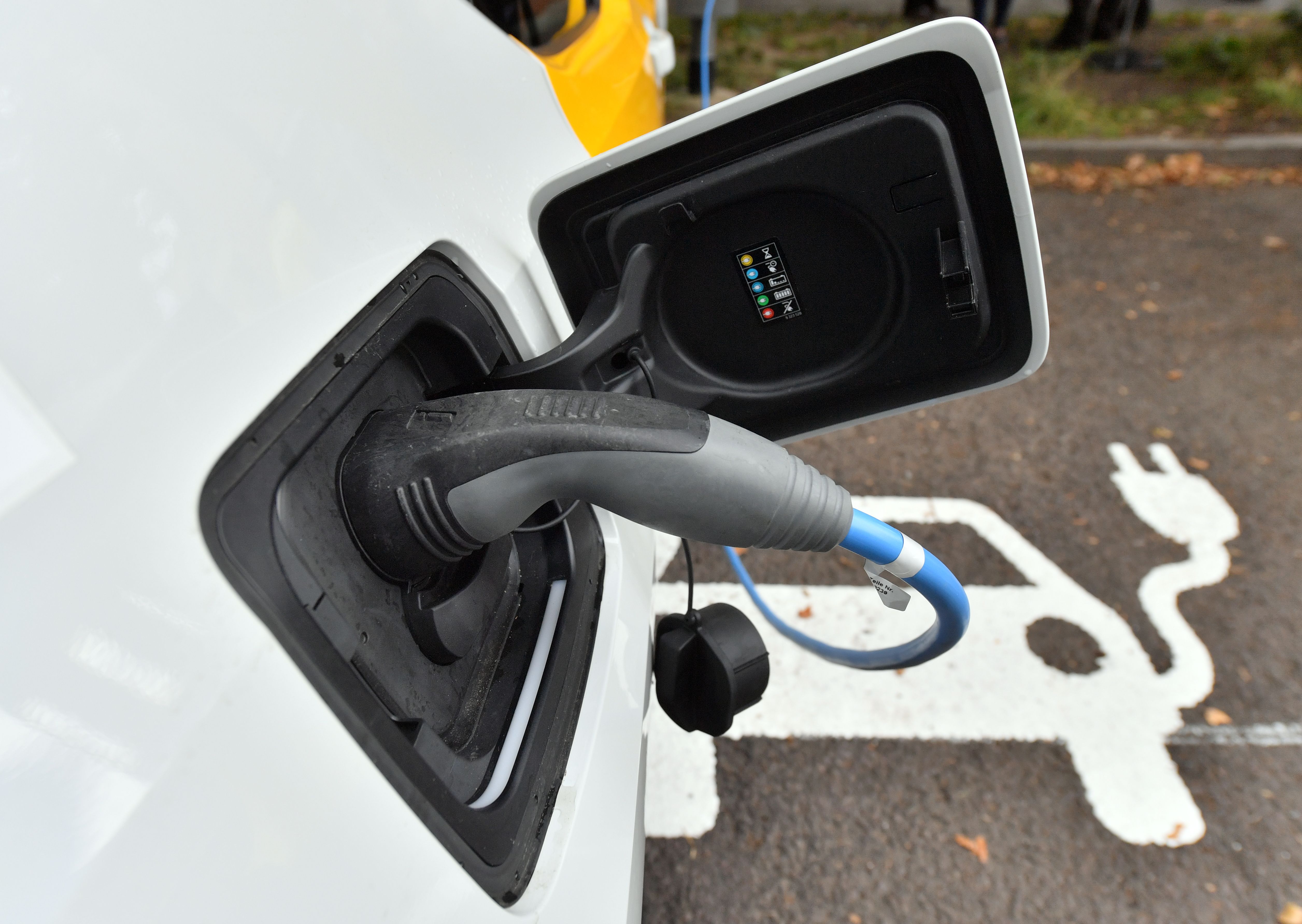 Beim österreichischen Innovationsprojekt „FlyGrid“ ist Thien eDrives mit an Bord. Es geht dabei um E-Ladestationen. <span class="copyright">Symbolbild/APA/ZB/Hendrik Schmidt</span>