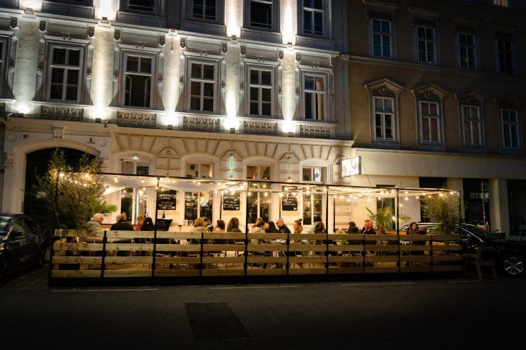 Den Schanigarten hat das Team selbst gebaut. <span class="copyright">Wildling Foods</span>