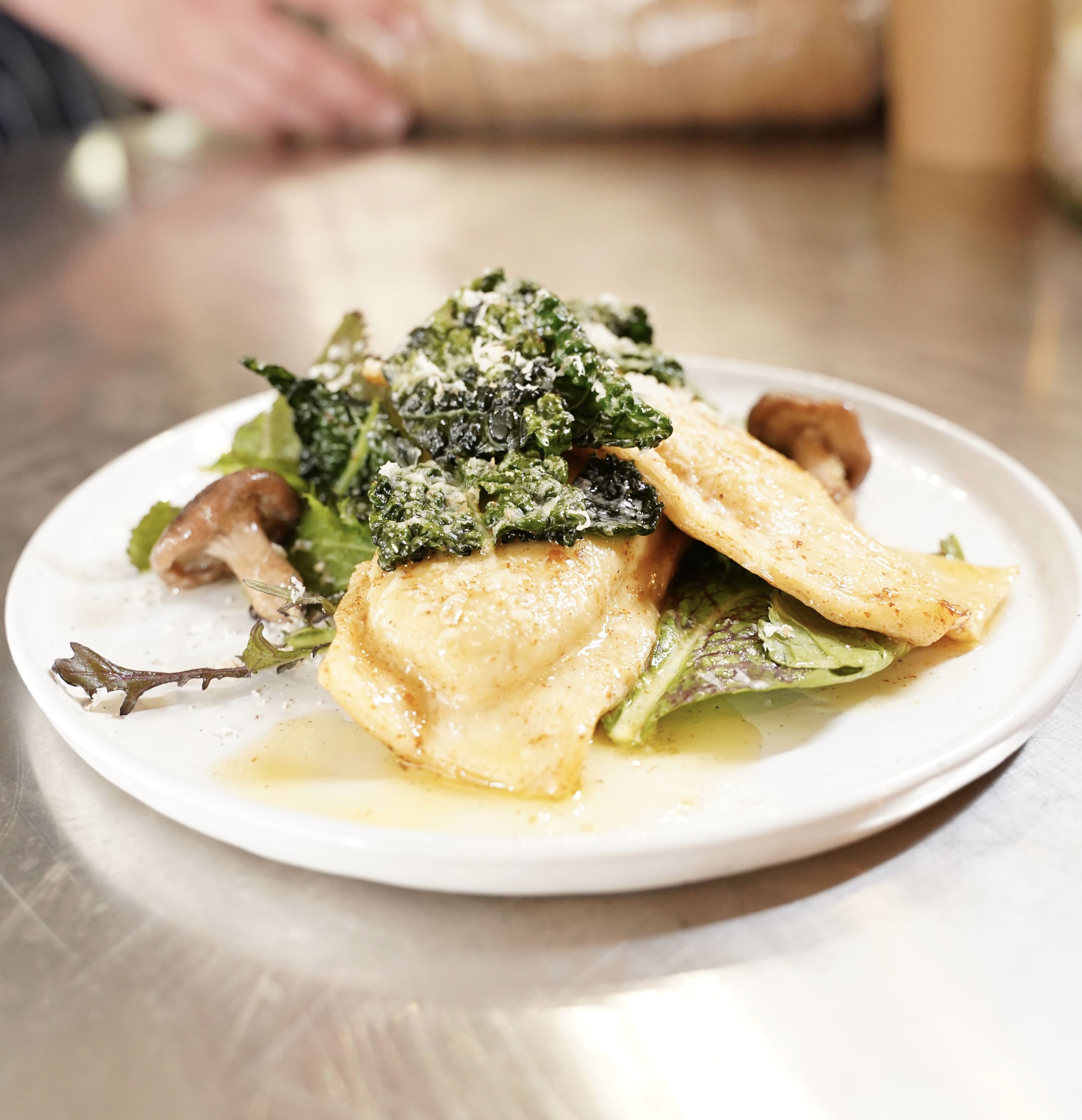Der Nudelteig wird selbstgemacht. Die Füllung richtet sich danach, was es im Umkreis von 60 Kilometern gerade an Gemüse gibt.<span class="copyright">Wildling Foods</span>