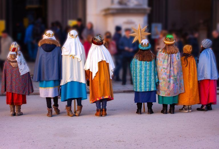 Bei regionalen Vereinen oder Sammler wie Sternsinger, kann man auf Bekannte dort vertrauen. <span class="copyright">Shutterstock</span>
