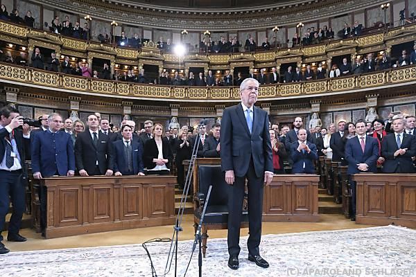 Van der Bellen ist bald selbst der Angelobte