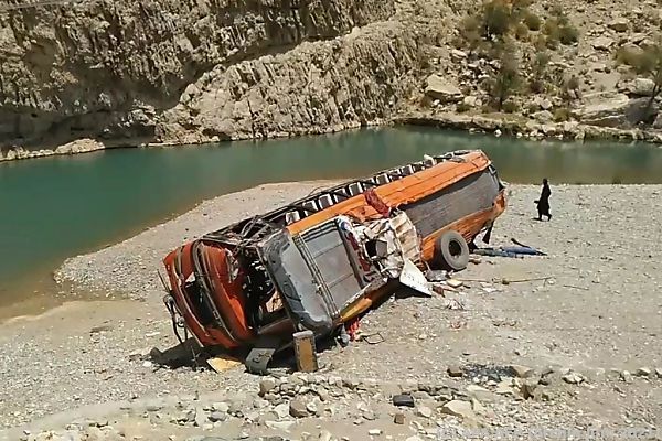 Bus stürzte in Schlucht: Mehr als 40 Tote in Pakistan