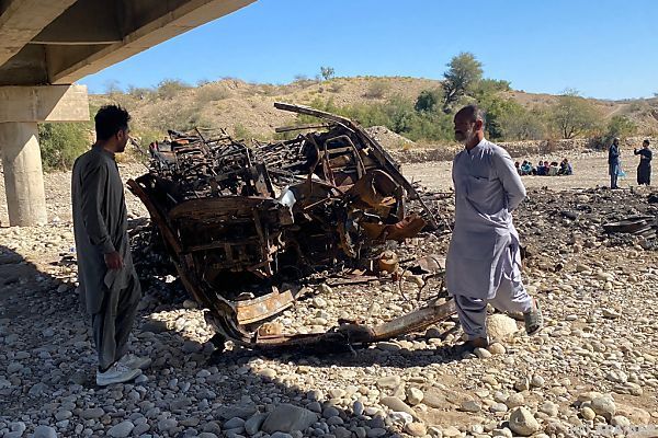 Bus stürzte in Schlucht: Mehr als 40 Tote in Pakistan