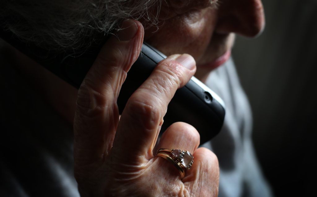 Anrufer betrog alte Frau um 8900 Euro