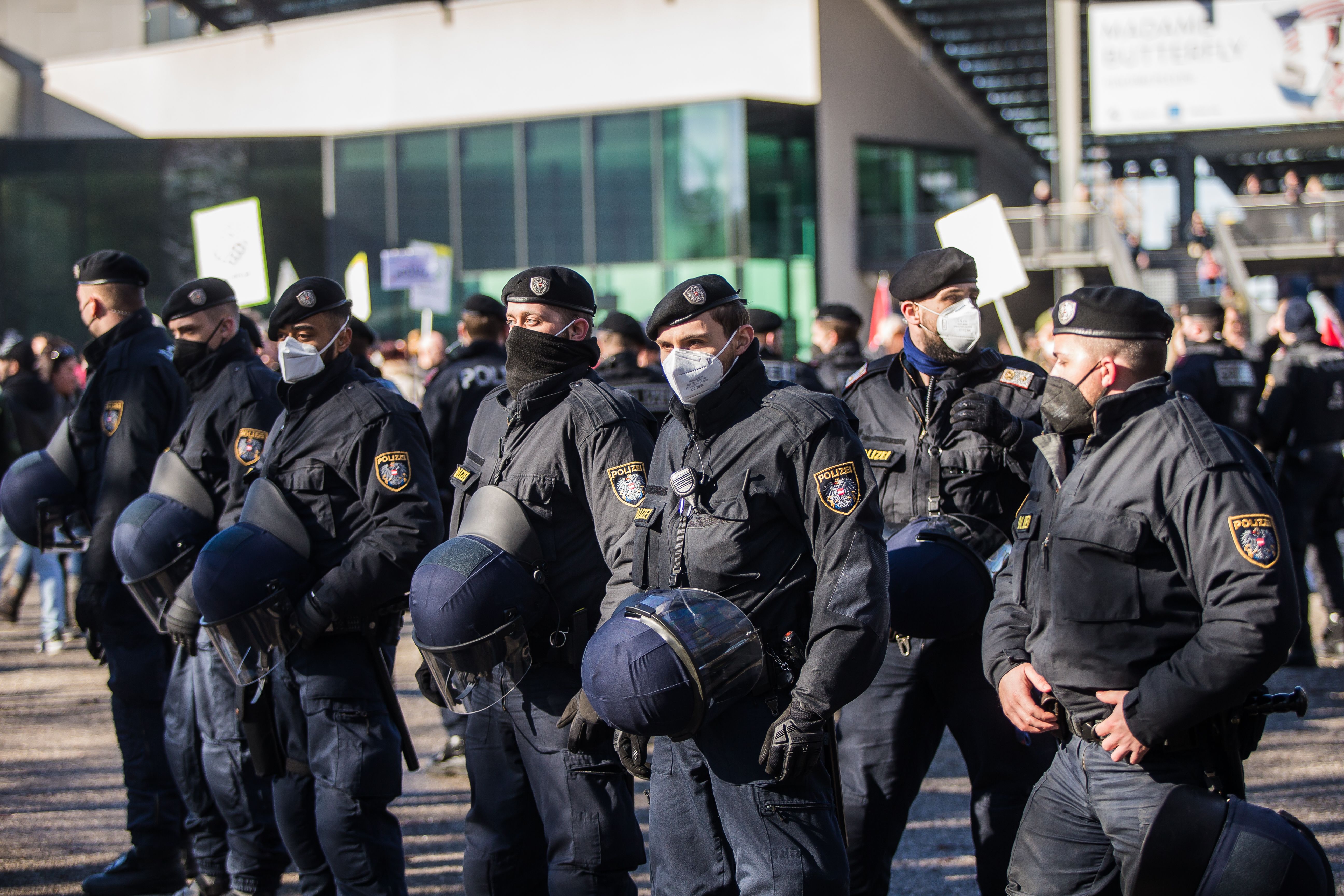 Geldstrafe: Schneeball auf Polizisten geworfen