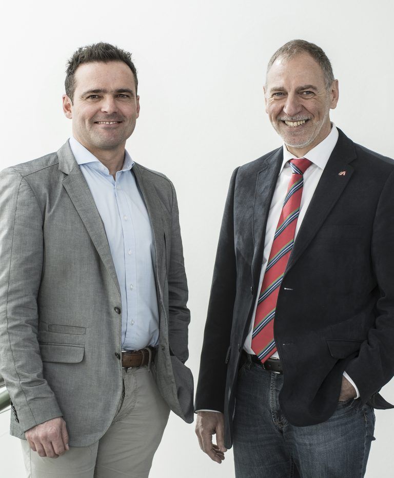 Matthias Klaudrat (l.) war seit 2018 alleiniger Geschäftsführer. Firmengründer Josef Vonach (r.) zog sich damals vollständig zurück.<span class="copyright">Amaco</span> Das Foto stammt aus dem Jahr 2016.